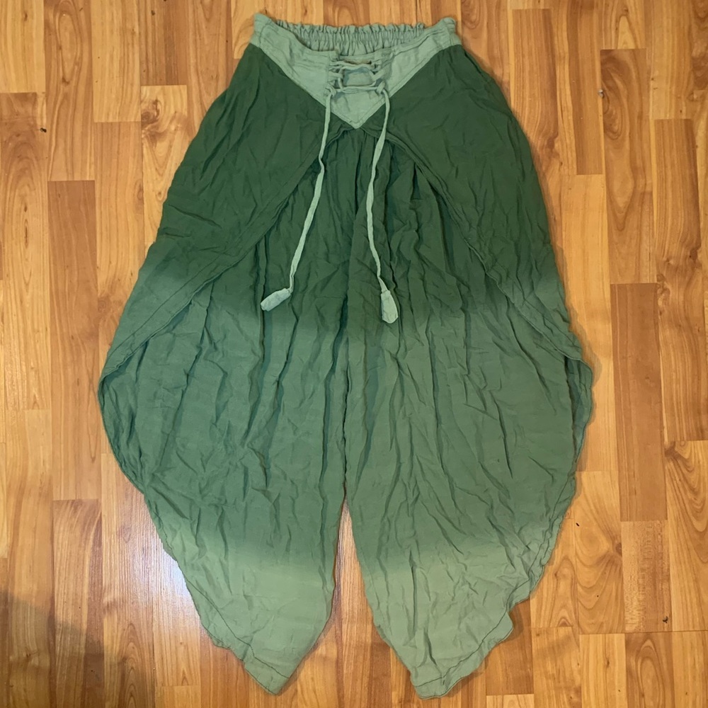 Side slit baggy pants